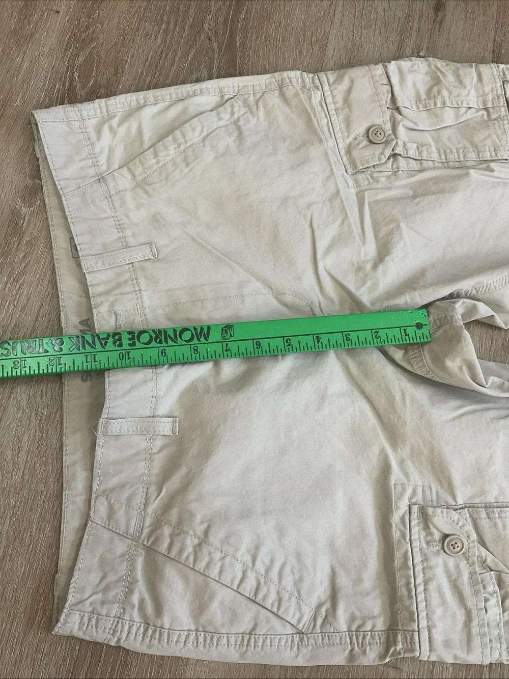 Sonoma - Beige Cargo Shorts with Utility Pockets - Men’s Size 32